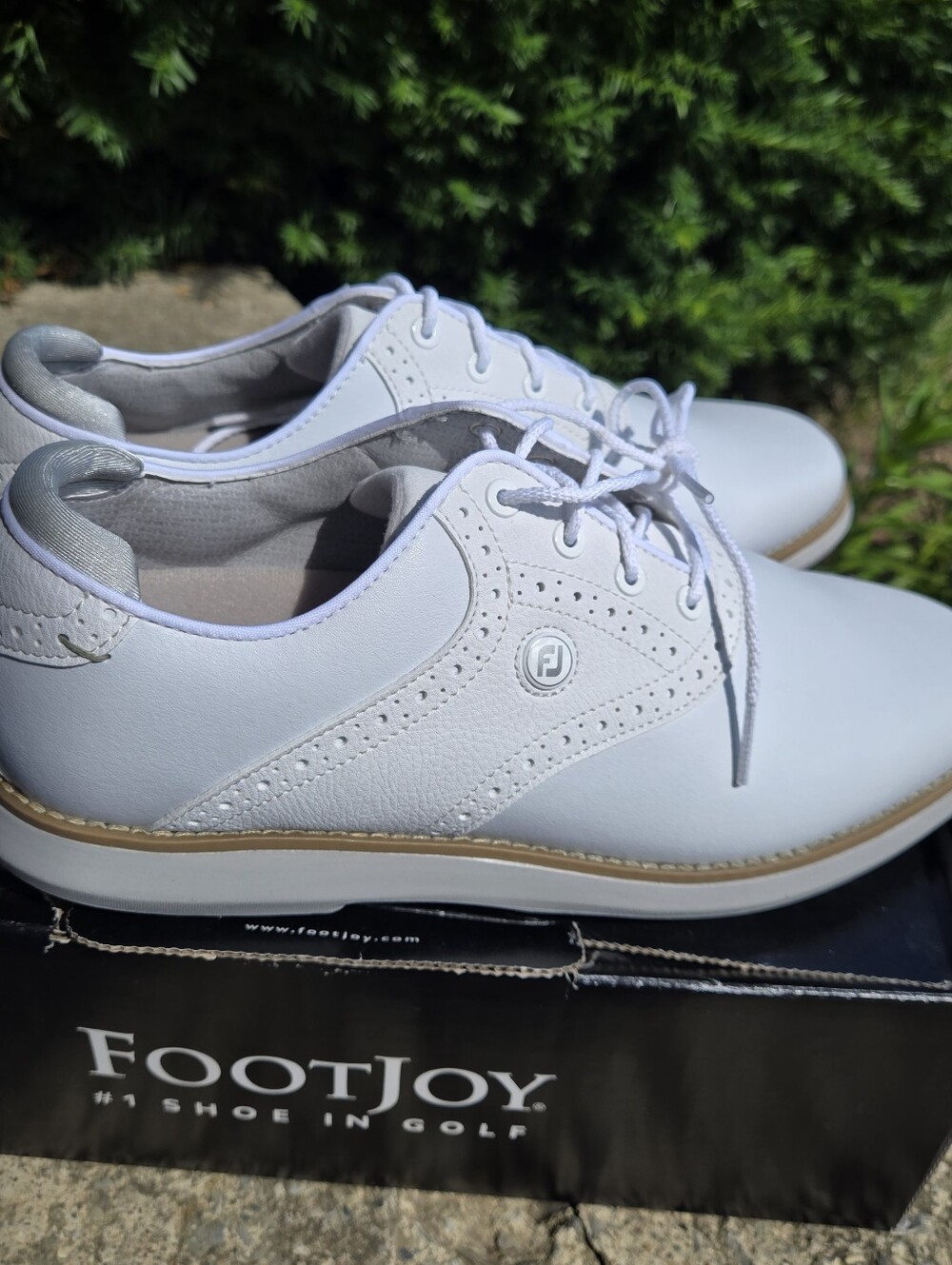 FootJoy Traditions Golf Cleats Women Size 9.5 W White Leather Spiked Shoes - Picture 3 of 10